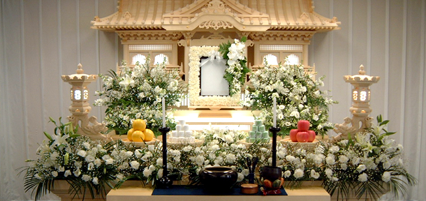 フローラルプラン　白木生花祭壇例